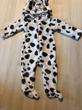 Pyjama combinaison 12 mois tout doux avec des petites taches noires