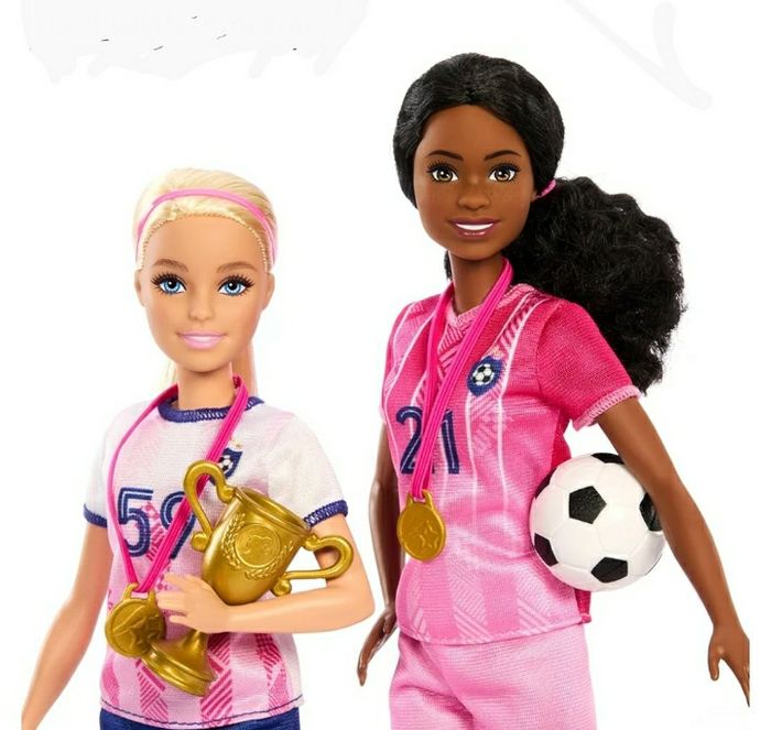 BARBIE FOOTBALLEUSE COFFRET 2 POUPEES ET 15 ACCESSOIRES - photo numéro 3