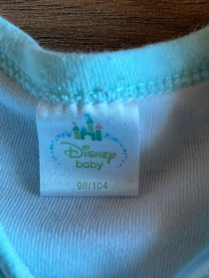 Je vend un débardeur mixte taille 3/4 ans 98 cm à 104 cm très bon état - photo numéro 4