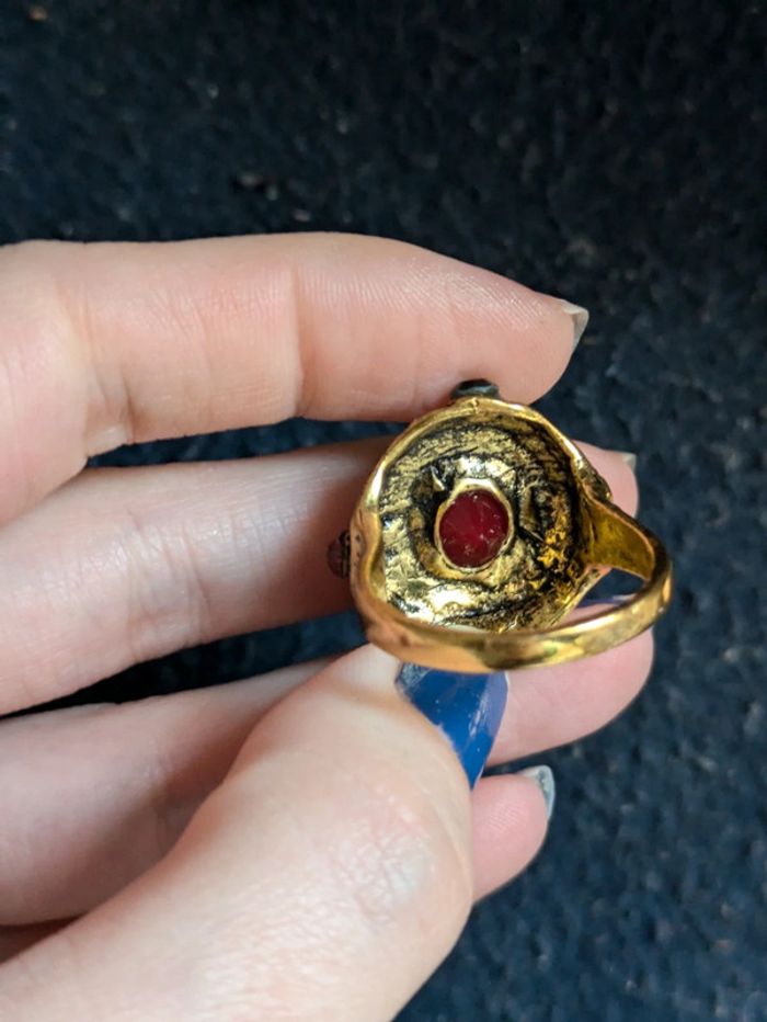 Bague fantaisie dorée et bordeaux - photo numéro 3