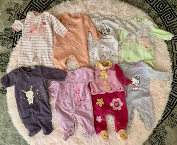 Lot de pyjamas et bodys fille en 3 mois