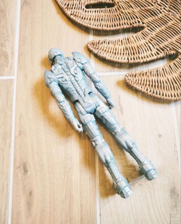 💫Ultron Avengers Marvel - Figurine de 30 cm - marque Hasbro - photo numéro 3