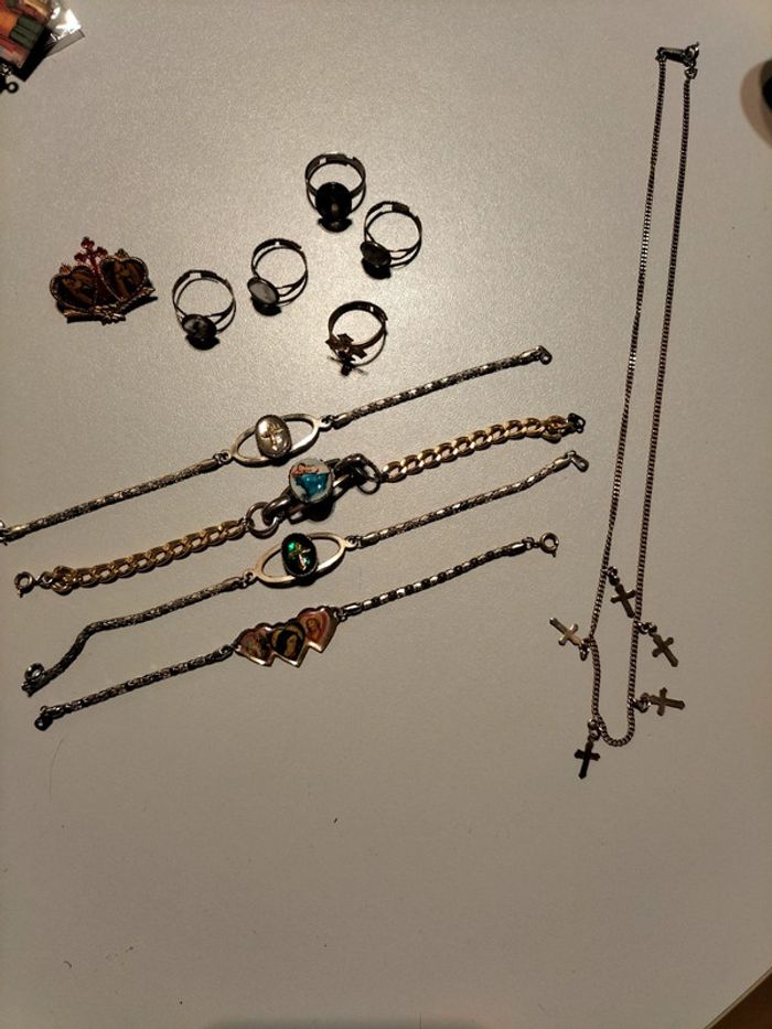 ensemble de bijoux religieux anciens