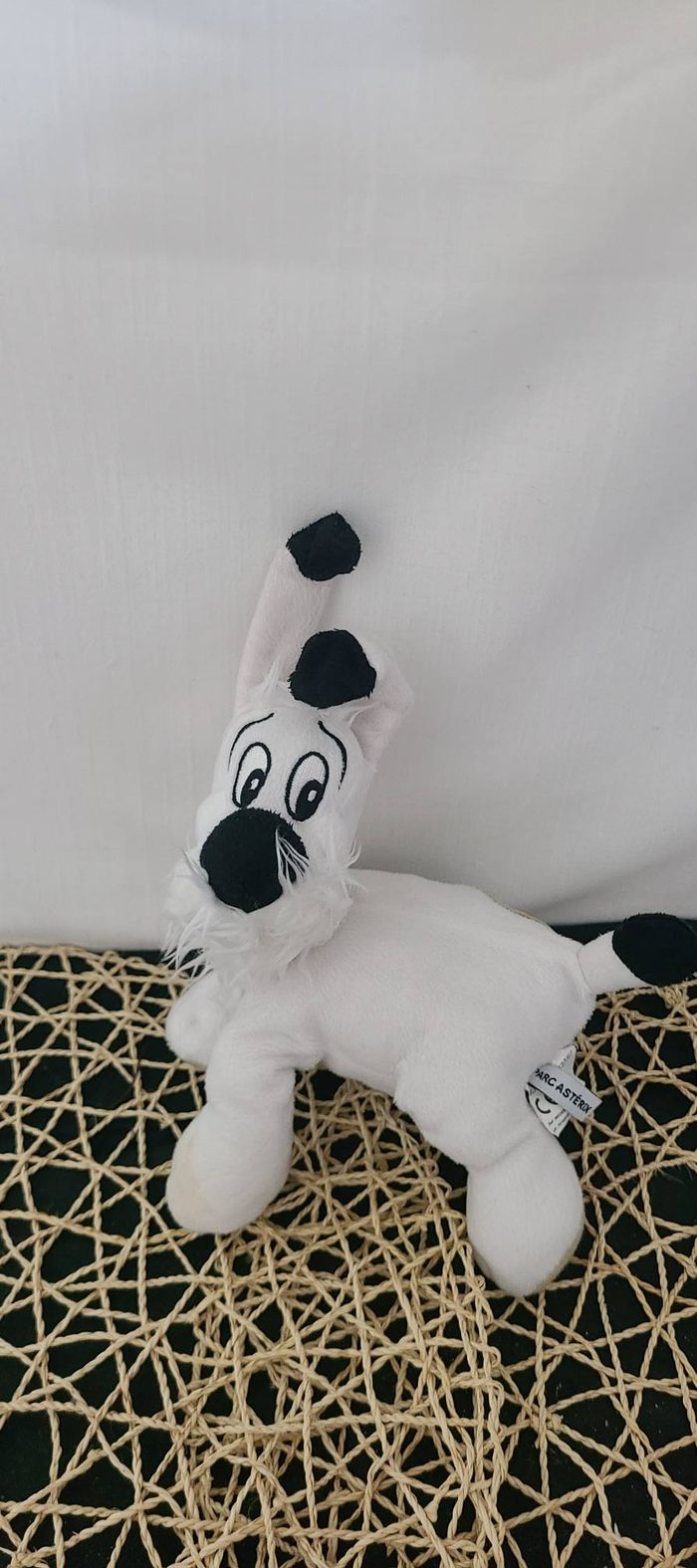 Doudou peluche chien allongé blanc noir Idéfix Parc ASTERIX