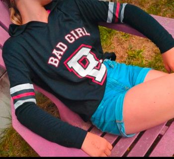 Pull noir fin a capuche carton cerise 🍒