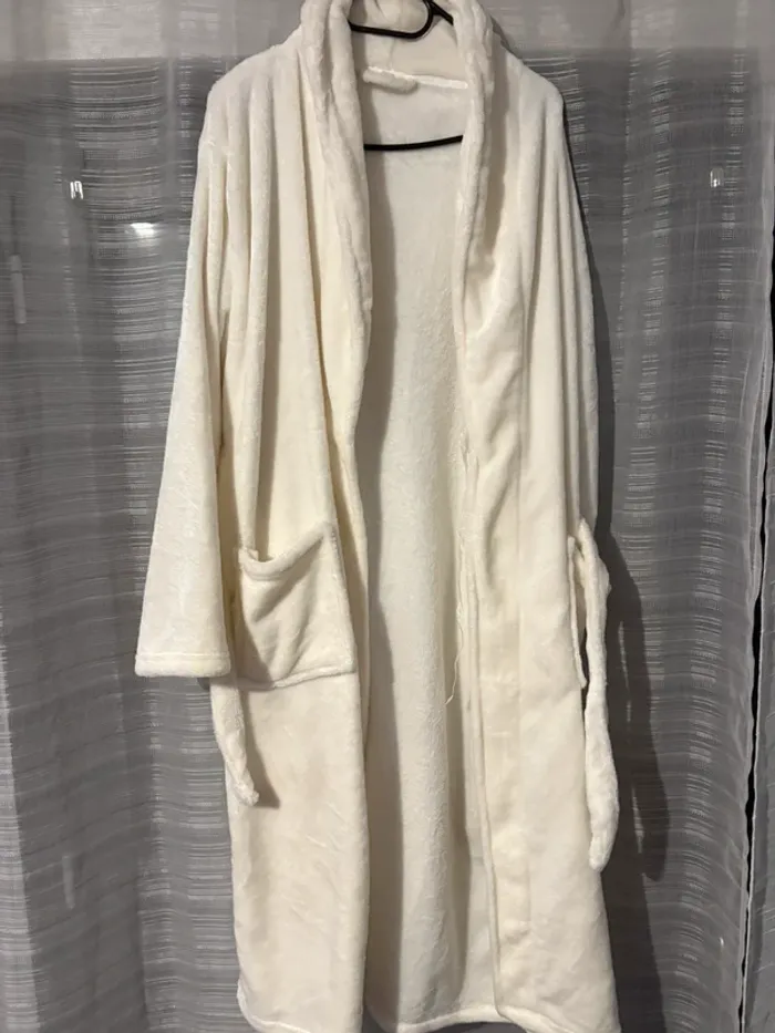 Peignoir blanc