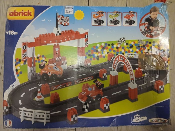 Circuit de voitures à brick de la marque ecoiffier