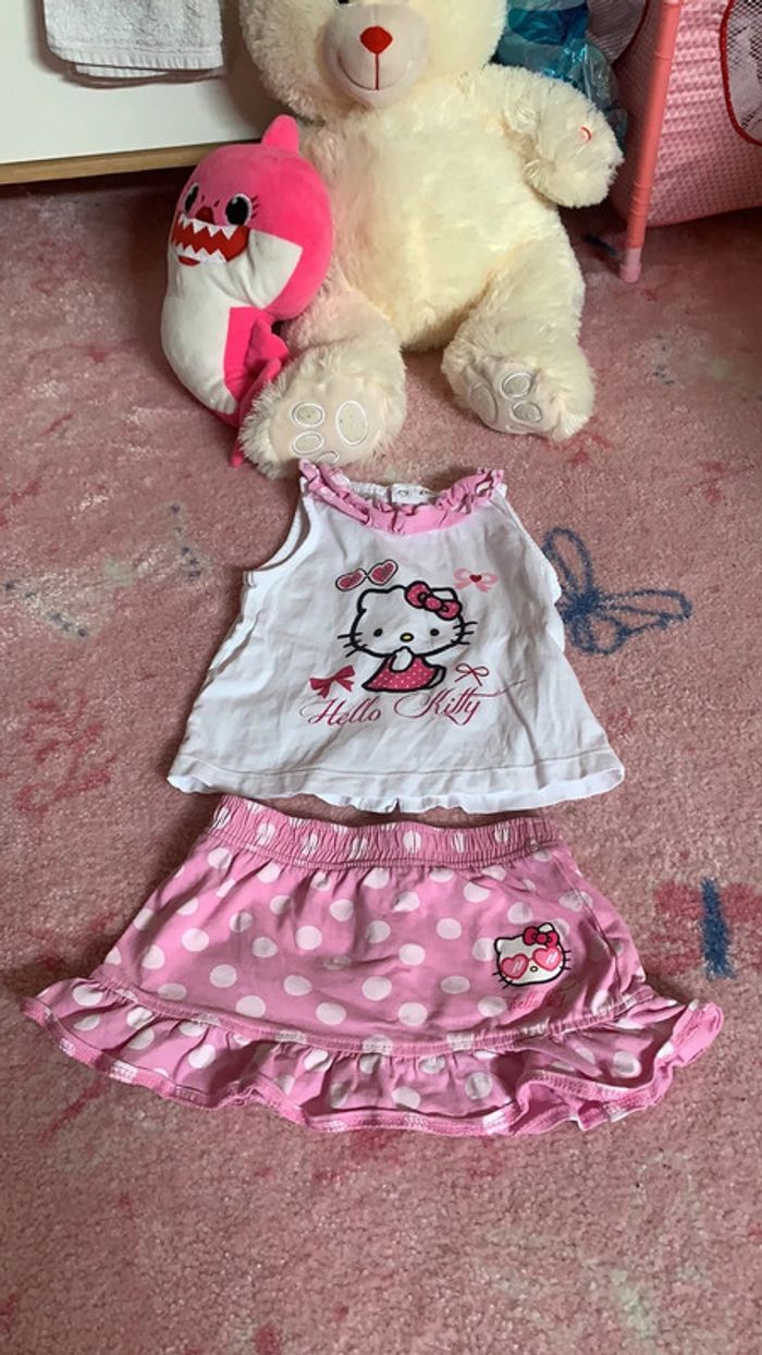 Ensemble jupe et tee shirt manches courtes Hello Kitty taille 12 mois - photo numéro 6