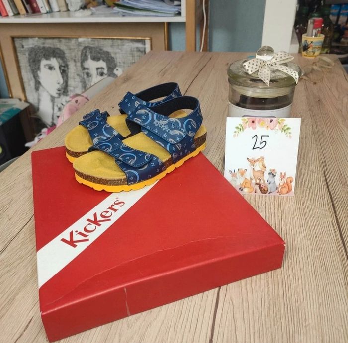 Chaussures sandales cuir kickers bleu 25