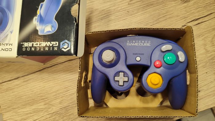 Manette Nintendo GameCube violette en boîte - photo numéro 7