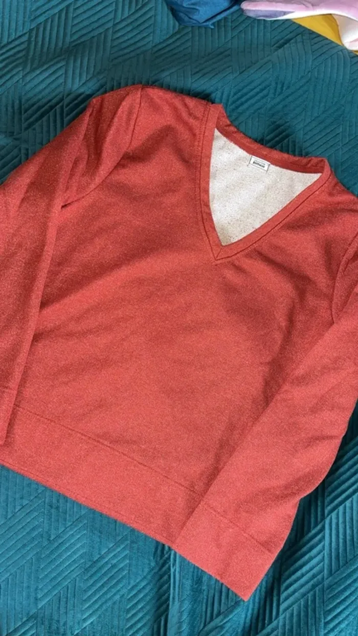 Pull rouge orangé pailletée