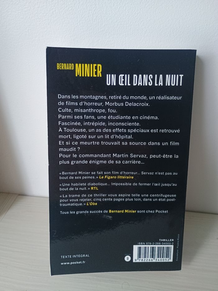 Livre un oeil dans la nuit Bernard Minier - photo numéro 2