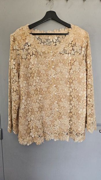 Blouse dentelle chic - boutons sur le devant-T50/52