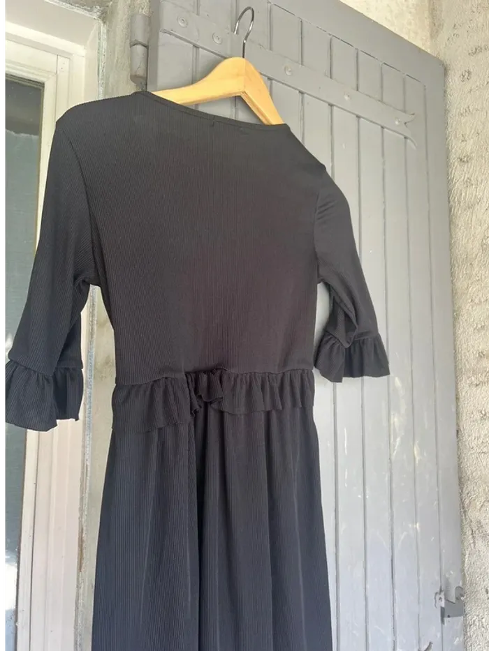 Superbe robe chic et sexy parisienne - taille 36 - neuve (très courte) - photo numéro 3
