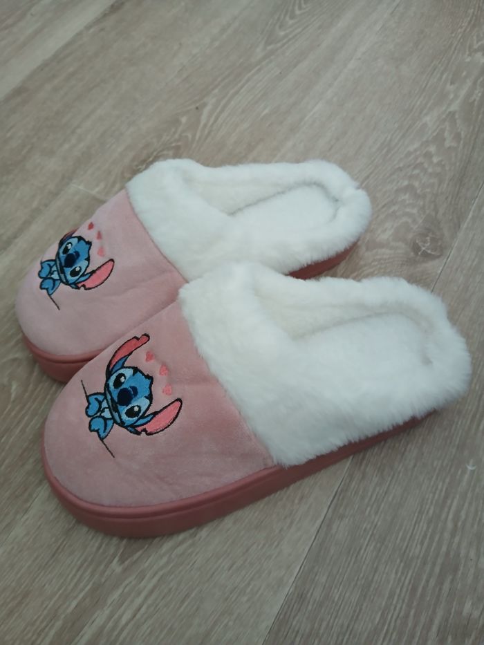 Chaussons neufs stitch femme taille 40 - photo numéro 2