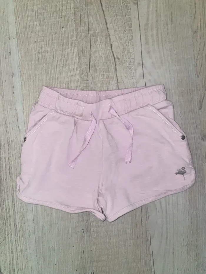 Short fille