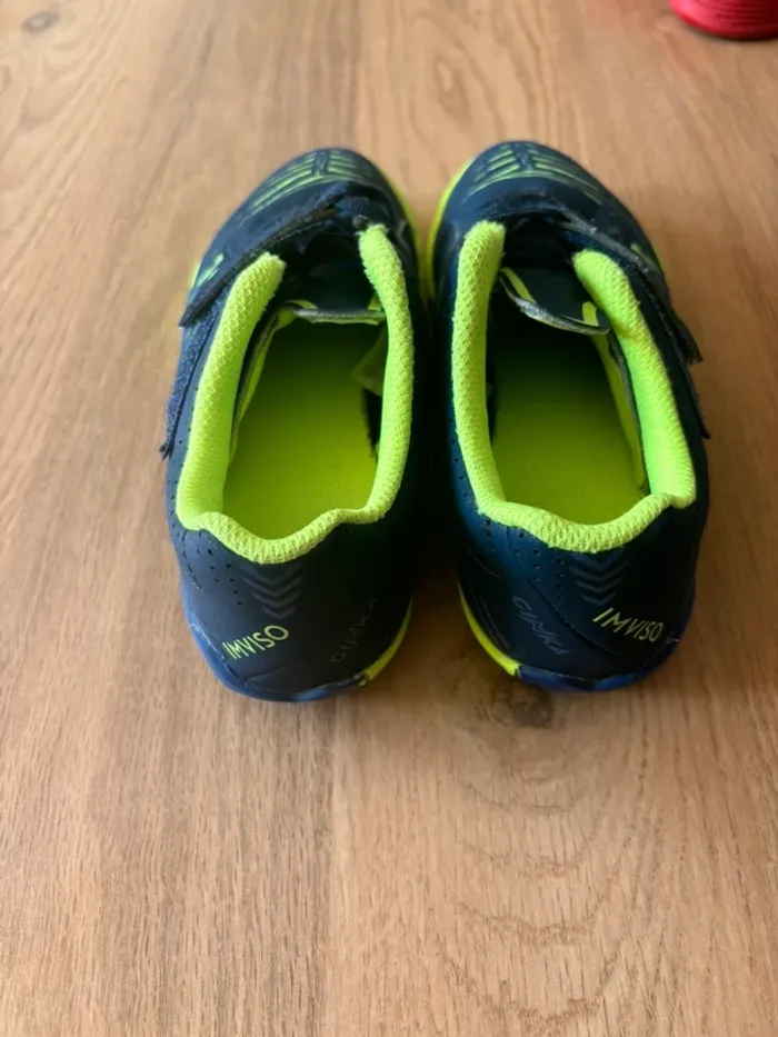 Chaussure foot salle Decathlon - photo numéro 2