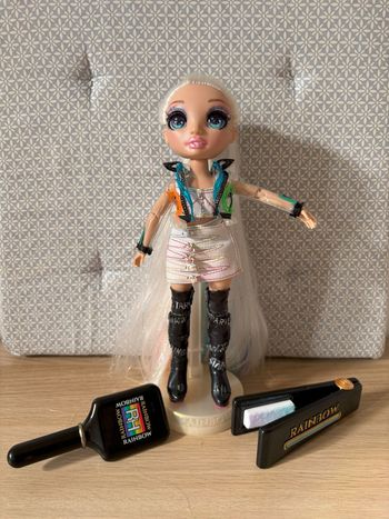 Poupée Amaya Raine "Rainbow High" + Accessoires