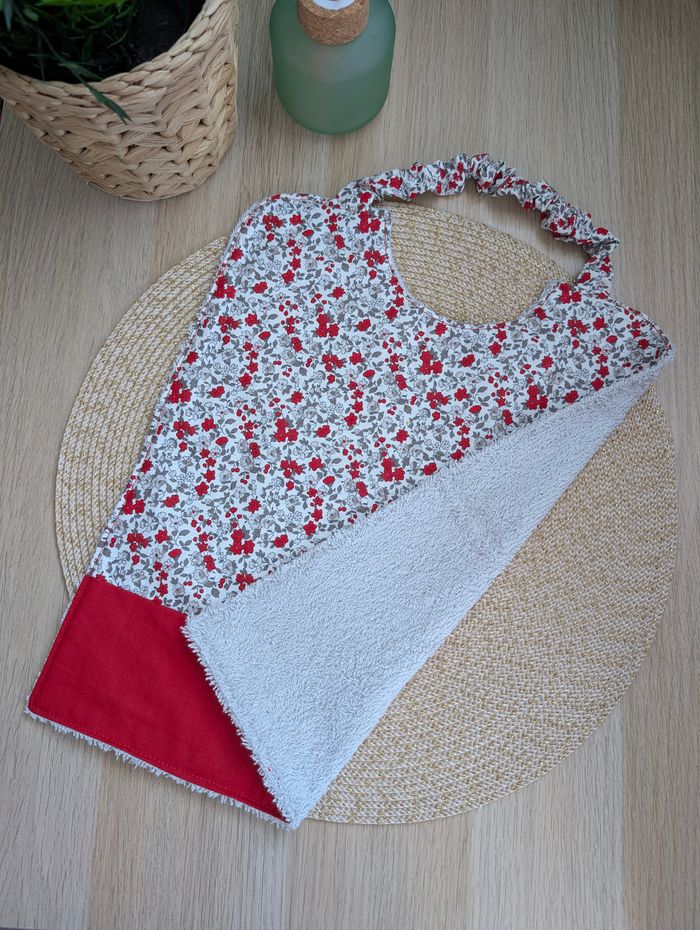 Serviette de cantine rouge fleurie - photo numéro 2