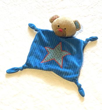 Petit Ourson Brun Doudou Robe Bleue Etoile Contour Rouge Etoiles Bleues Peluche Petits Enfants Bébés
