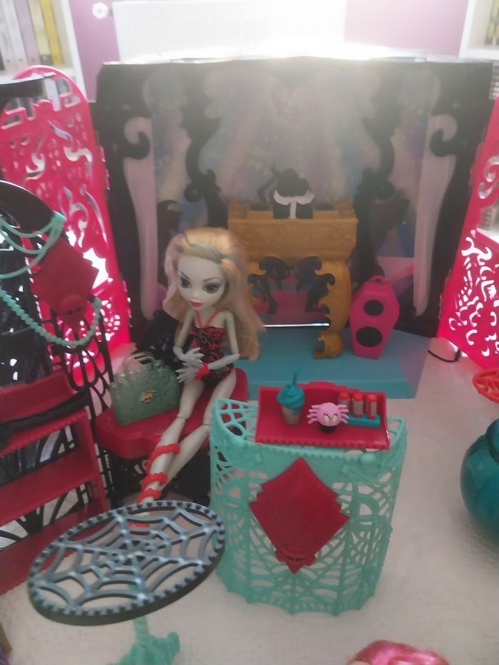 Très gros lot de Monster High 9 Poupées G1 Mobilier Accessoires Lagoona Clawdeen Draculaura Vénus Howleen Crypte Creepers Mattel - photo numéro 9
