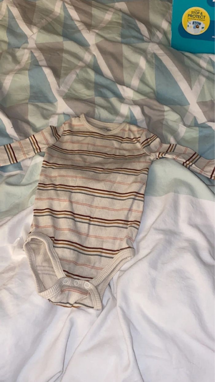 Lot 2 bodys + 1 t-short manche longue - photo numéro 2