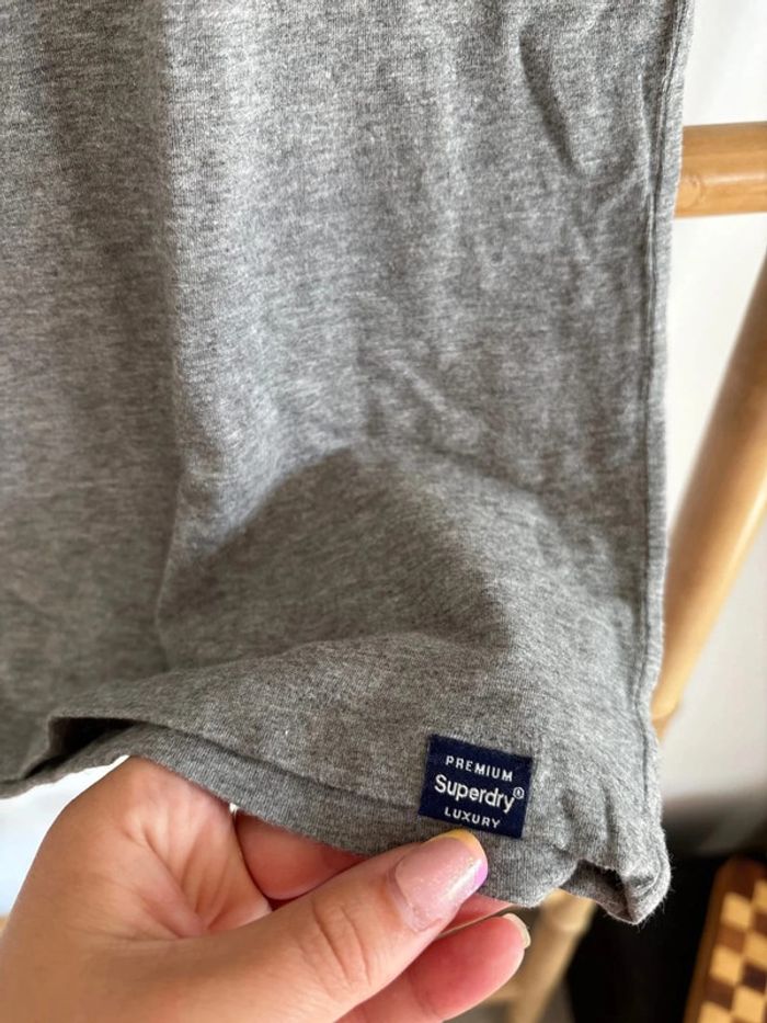t-shirt gris superdry taille M - photo numéro 6