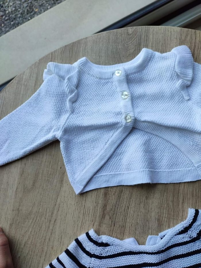 Taille 1 mois : gilet et pull - photo numéro 2