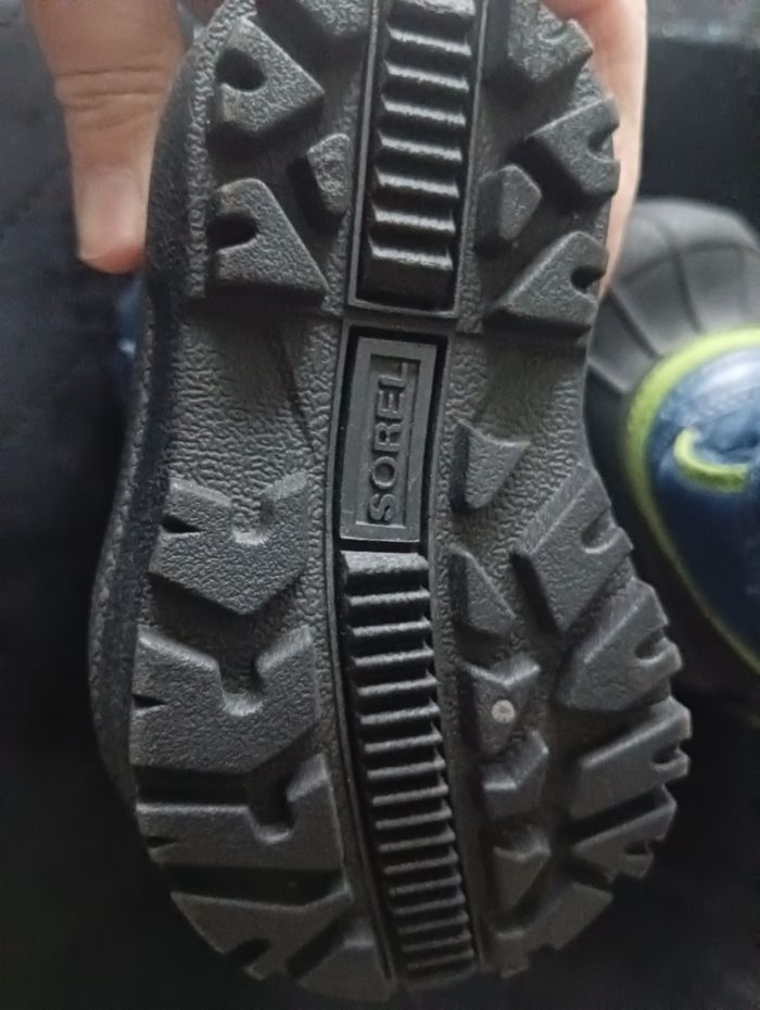 bottes SOREL taille 18 / 19 - NEUF - photo numéro 6