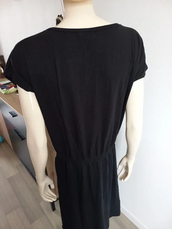 Robe noir - photo numéro 3