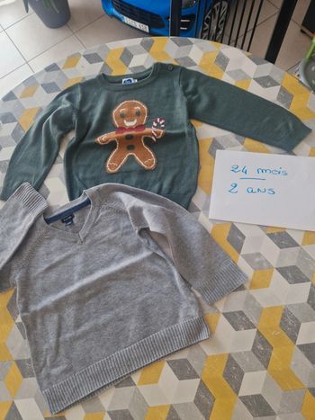 Lot pulls garçon