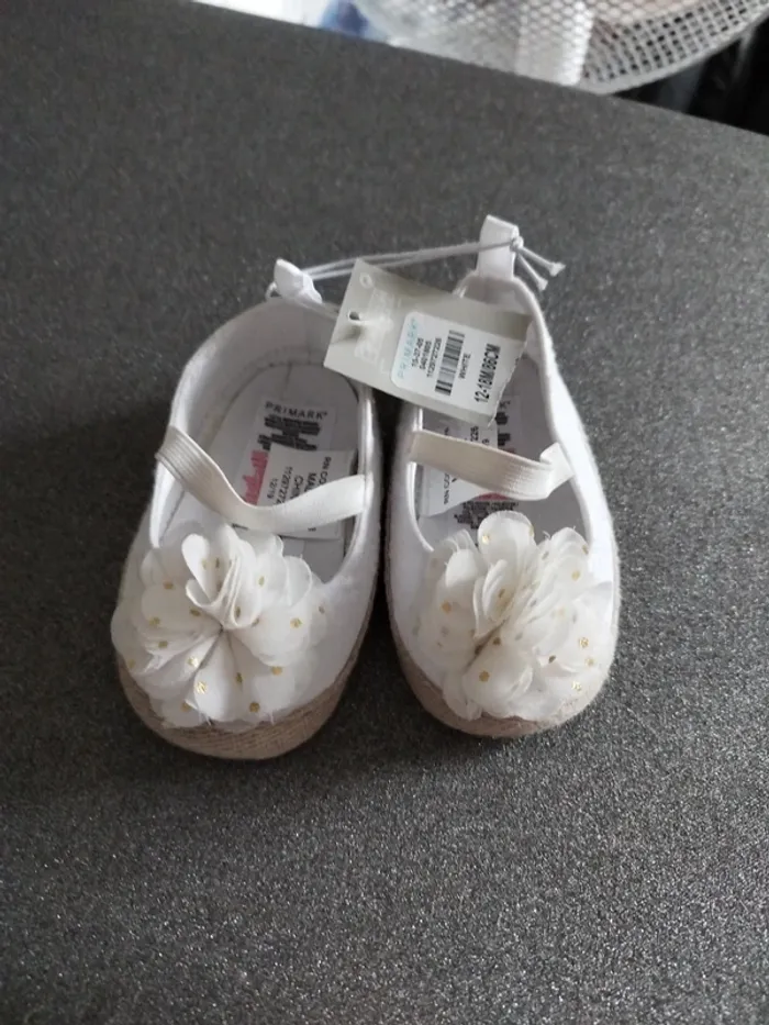 Petite chaussures été neuf