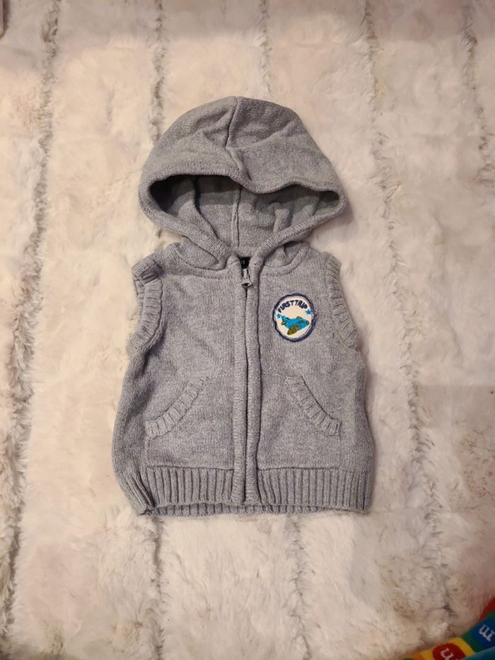 Gilet a capuche sans manche