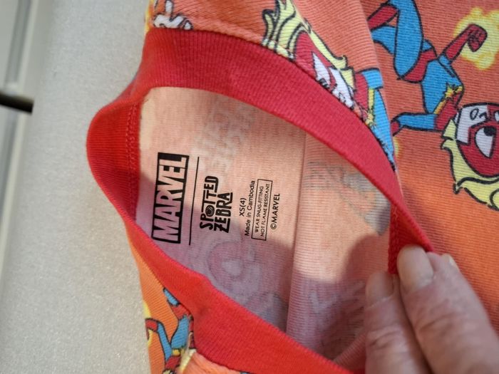 Joli ensemble pyjama mixte Marvel Spotted Zebra 4 ans très bon état - photo numéro 3