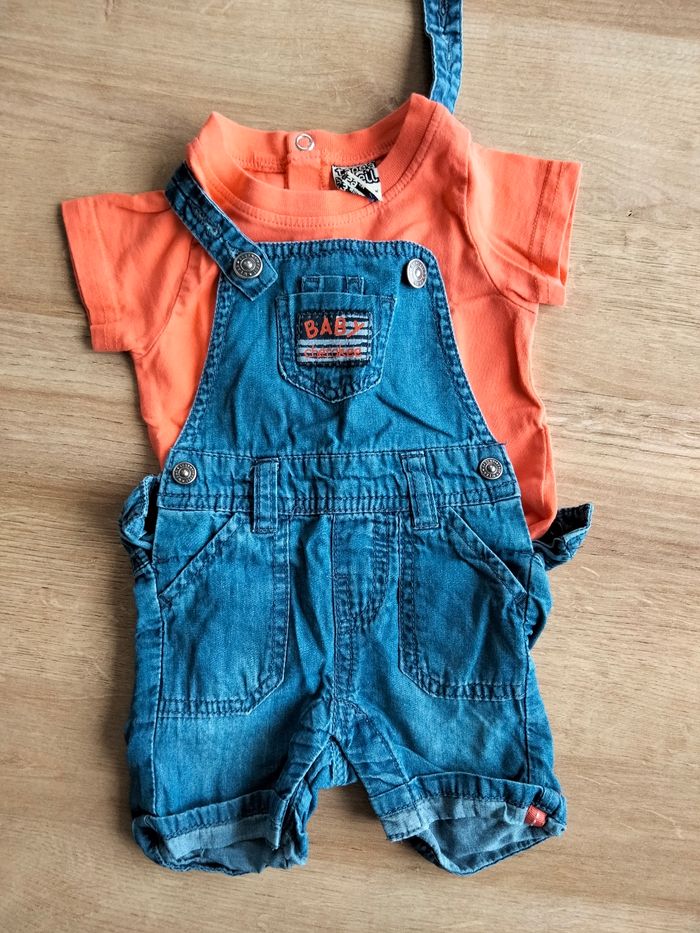 Ensemble salopette/ t-shirt - photo numéro 2