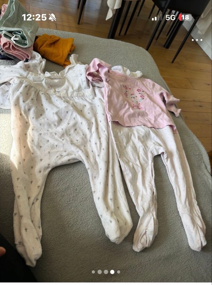 Lot de vêtements fille 12 mois - photo numéro 2