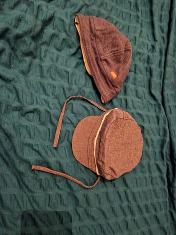 Une casquette + un petit bonnet reversible (ete) garçon 3.6mois