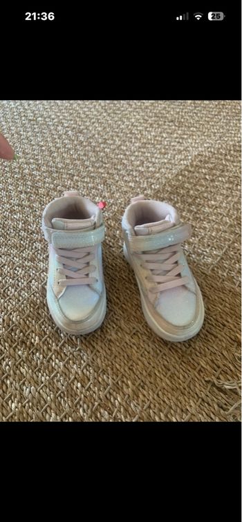 Basket fille lumineuse 