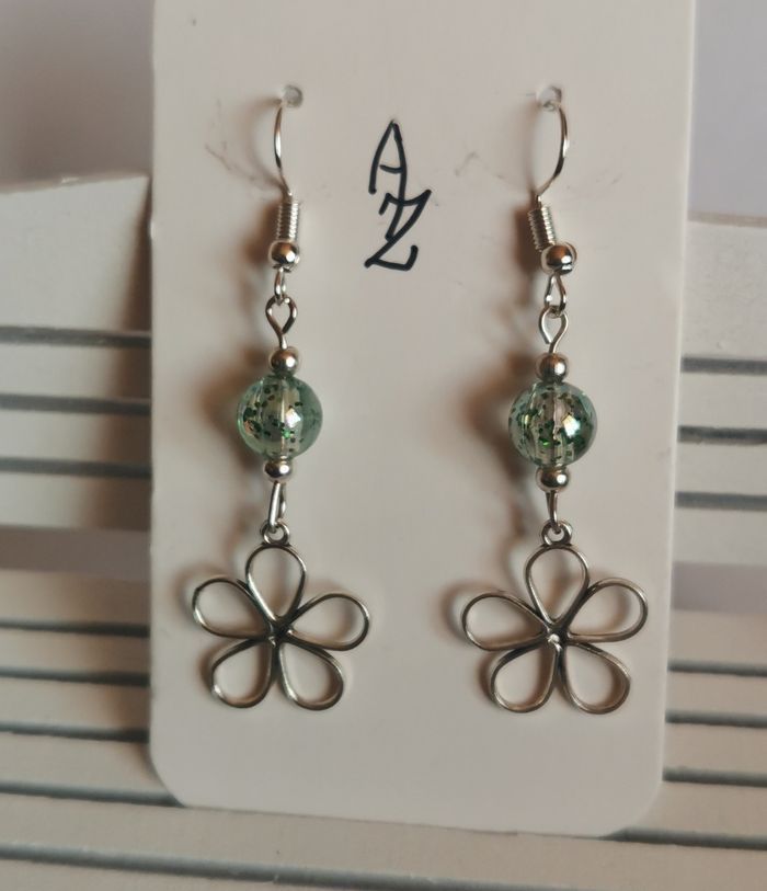Boucles d'oreilles fantaisie pendantes "Pétales"