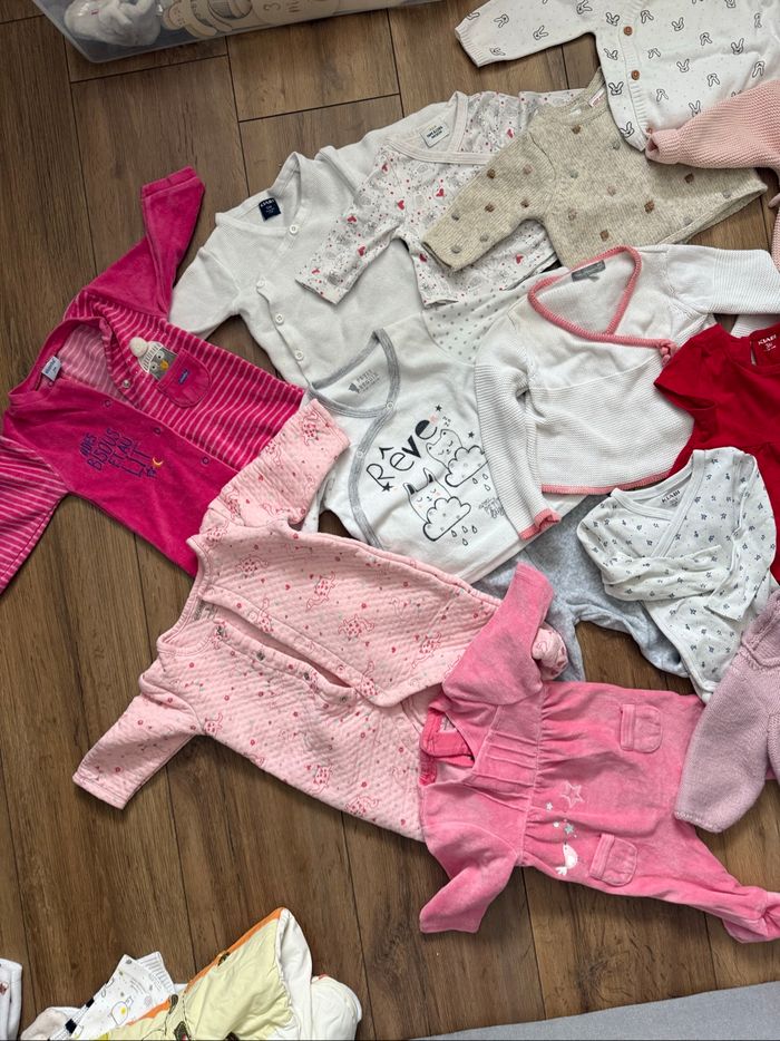 Lot vêtements fille 0 a 6 mois - photo numéro 2