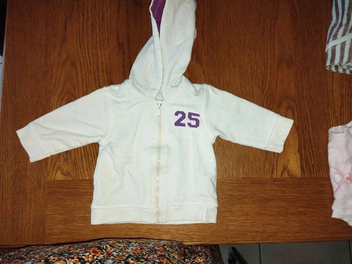 Sweat zippé à capuche