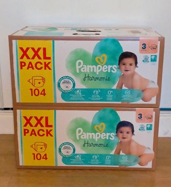 Lot couches Pampers harmonie taille 3/208 couches 