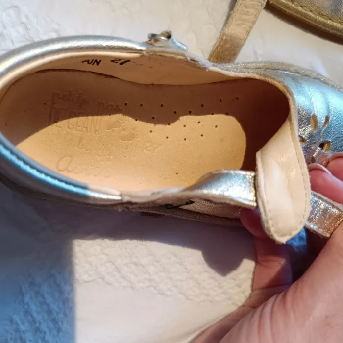 Chaussures dorées 27 - photo numéro 10