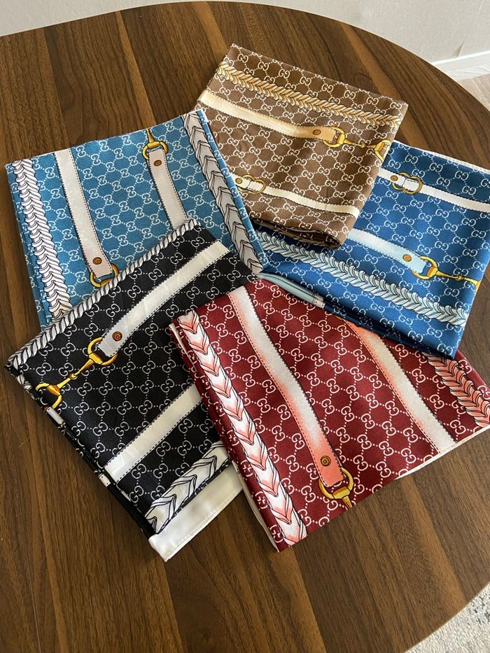 Foulard neuf - photo numéro 2