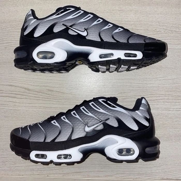 Nike tn noir gris blanc 41