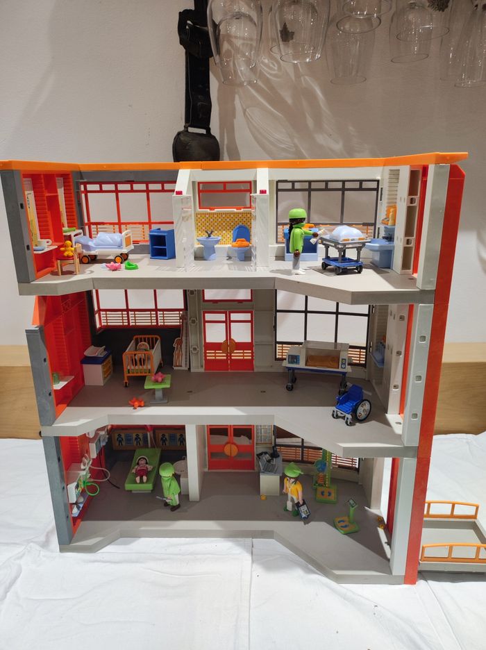 Hôpital pédiatrique playmobil 6657 et 6443 - photo numéro 2