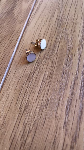 Boucles d’oreilles fantaisie dorée et rose pâle