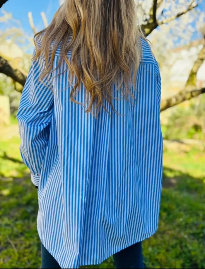 Chemise oversize bleue et blanche rayée avec broderies - photo numéro 17