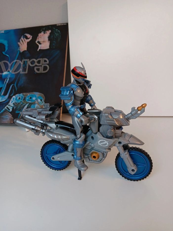 Figurine et sa moto vintage Bandai 2007 Power Rangers opération overdrive fig 14cm - photo numéro 10