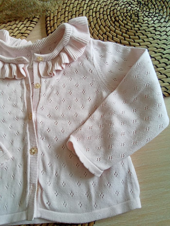 Gilet rose avec jolis motifs en broderie Orchestra taille 24 mois - photo numéro 3